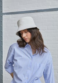 Pieces PCDOLA BUCKETHAT - Chapéu - bright white