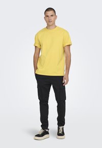 Only & Sons ONSFRED TEE - Camiseta básica - ochre