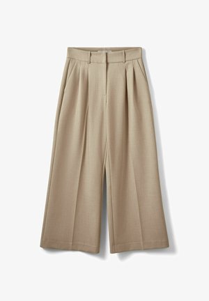 Pantalones beige de pierna ancha y cintura alta con pinzas delanteras, bolsillos laterales, presillas para cinturón y cierre delantero oculto.