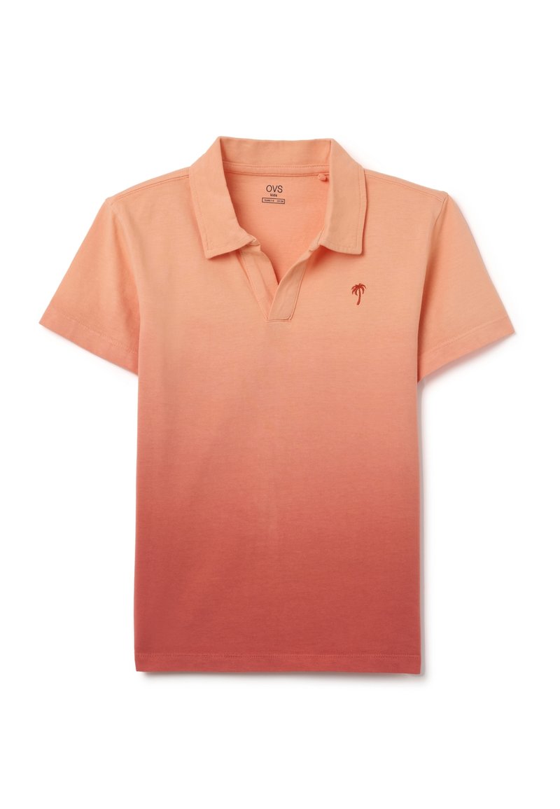 Polo de manga corta en tonos degradados de coral, fabricado en algodón, con un cuello clásico y pequeño bordado de palmera.