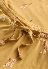 Next REGULAR FIT SET - Pidžame - ochre yellow giraffe