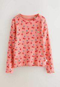 Roza majica z dolgimi rokavi z rebrasto teksturo, s potiskom češenj in majhno vezenino mavrice na levi prsni strani. Valovit rob spodnjega dela.