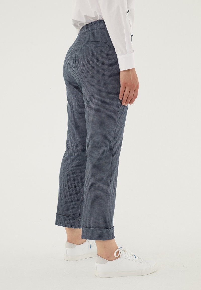 Paz Torras RECTO ESTAMPADO DE CUADROS Y VUELTA ANCHA - Pantalones azul -