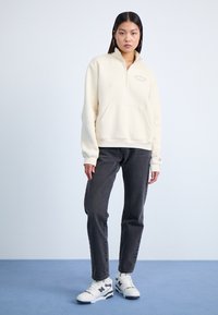 New Balance GRAPHIC QUARTER ZIP - Sweater - off-white