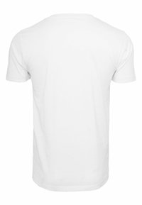 Klassisk hvit t-skjorte i bomull, kortermet, rund hals, glatt tekstur, normal passform, uten mønstre eller grafikk, passende for hverdagsbruk.