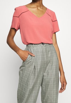 Blus - red