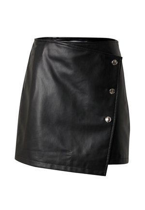 Zwarte leren mini-rok met een wikkeldesign, voorzien van drie zilveren knopen aan de voorkant en een gladde, textuurachtige afwerking.
