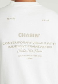 CHASIN' DRACO LIGHT - Tričko s potlačou - off-white