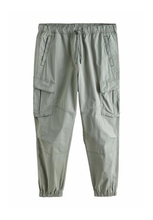 Lichtgrijze cargobroek met elastische tailleband en boorden, aantrekkoord, steekzakken en klepzakken op elke pijp.