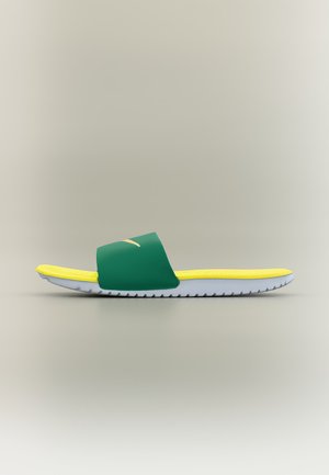 Zelená pantofle s žlutou stélkou a šedou podrážkou, vybavená zakřiveným páskem a texturovaným povrchem na spodní straně pro lepší přilnavost.