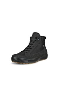 Zapatos negros de media altura hechos de ante texturizado, con suela de goma, diseño de cordones y punta redonda. Los acentos incluyen un cuello de tela y un logo lateral.