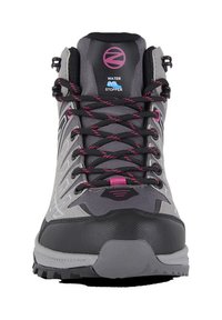 Stivali da trekking impermeabili grigi con lacci rosa, tomaia texturizzata, punta rinforzata e suola robusta progettata per trazione e durata.