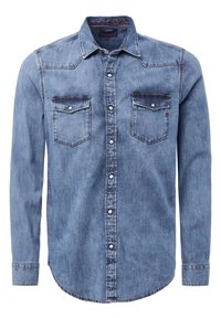 Camicia di denim azzurro chiaro con colletto abbottonato, maniche lunghe, due tasche sul petto e cuciture a contrasto. Orlo arrotondato e vestibilità classica.