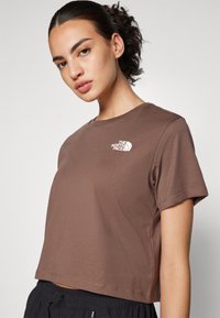 The North Face SIMPLE DOME CROPPED SLIM TEE - Marškinėliai su spaudiniu - smokey brown