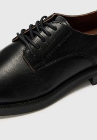Tommy Hilfiger VOGUE LTH - Zapatos de vestir con cordones - black