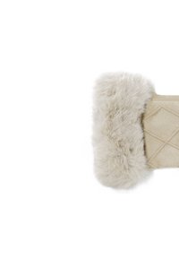 Braccio scaldante foderato in pelliccia beige con morbido rivestimento in pelliccia sintetica e corpo in suede trapuntato. Caratterizzato da una forma rettangolare e dettagli di cucitura sottili.