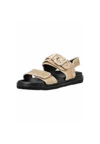 Sandalia de tela tejida beige con dos correas ajustables y hebillas, suela acolchada negra con detalles de tachuelas a lo largo del borde.