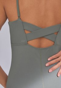 Self. - SELF. STRAPPY LENGTH UNITARD REGULAR FIT - Glaustinukė - khaki green Miniatiūros vaizdas 1