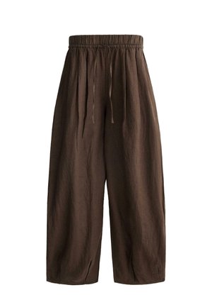 Loszittende bruine linnen broek met elastische tailleband en verstelbaar trekkoord, wijde pijpen en enkelhoge snit.