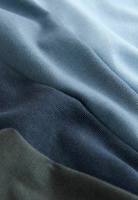 Valimata, blue white navy black