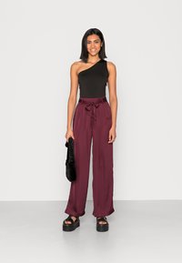 Pieces PCMIA WIDE PANTS - Calças - winetasting