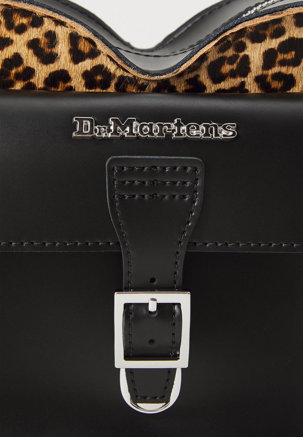 HEART BACKPACK UNISEX - Rucksack4