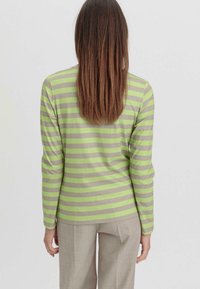 hessnatur Langarmshirt - sand