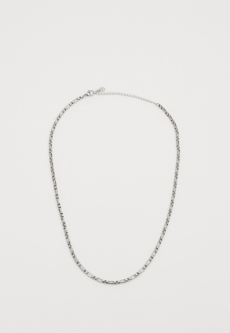 Collar de plata con eslabones rectangulares interconectados y un acabado pulido, una cadena delicada y un cierre de langosta.