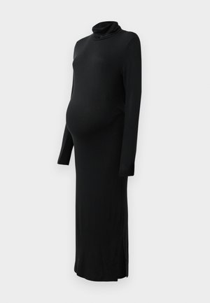 Rochie de maternitate neagră, cu dungi, cu guler înalt, mâneci lungi și slituri laterale pentru ușurința mișcării, confecționată dintr-un material moale și elastic.