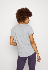 Nike Performance ONE LUXE - T-shirt desportiva - particle grey