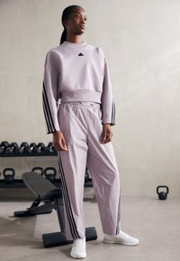 adidas Sportswear Teplákové kalhoty - preloved fig/black