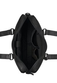 Borsa nera in pelle con superficie testurizzata, chiusura superiore con zip e spallacci regolabili. L'interno presenta scomparti per l'organizzazione.