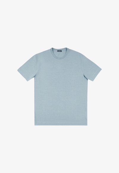 T-shirt à manches courtes bleu clair en mélange de coton doux et lisse. Présente un col rond et une coupe décontractée.
