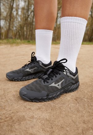 WAVE IBUKI 3 GTX - Trail hardloopschoenen - dark shadow/metallic gray/black
