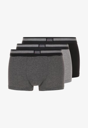 Drei Paare Jockey Herren Boxershorts: eine schwarze, eine graue und eine gestreifte in Schwarz und Grau. Alle verfügen über einen elastischen Bund mit Logo.