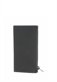 Portefeuille en cuir noir avec une fermeture éclair, présentant une texture lisse et un logo embossé discret. Design rectangulaire compact, style minimaliste.