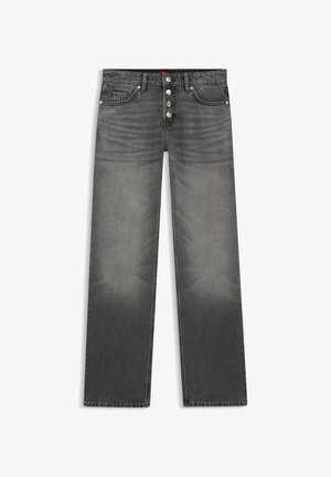 Pantalones vaqueros de mezclilla negra con pierna recta, cinco bolsillos y cierre de botones. Textura desgastada con sutiles variaciones de color.