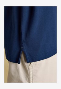 Non sélectionné, dark blue