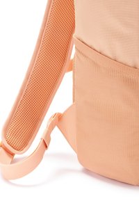 Larkson NO 4 - Hátizsák - peach