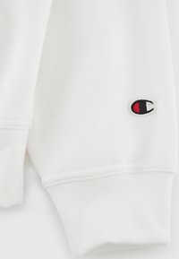 Unselected, offwhite