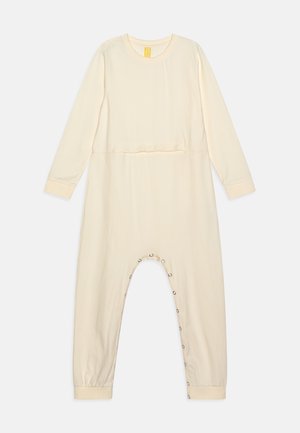 Romper a maniche lunghe color crema realizzato in tessuto morbido, con scollatura tonda, chiusure a scatto lungo la gamba e polsini aderenti.