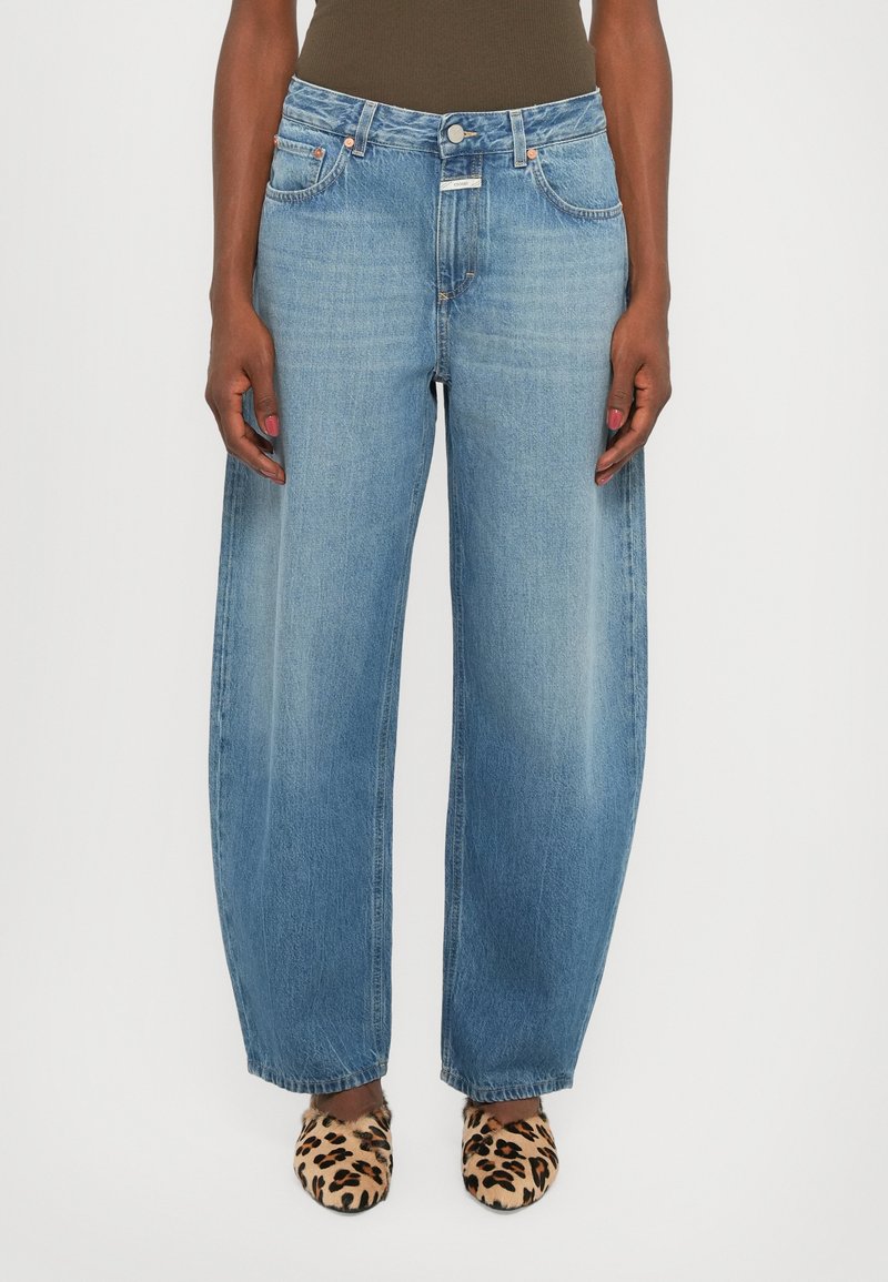 Light blue wide-leg jeans made of denim with a classic five-pocket design, featuring a button and zipper closure.