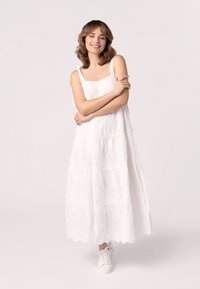 QUIOSQUE Robe longue - white