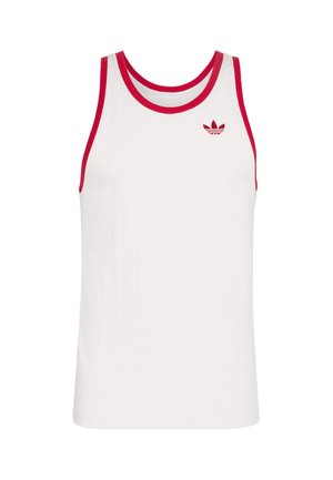 Bílé tílko Adidas bez rukávů s červeným lemem a červeným logem Adidas na levé horní části hrudi.