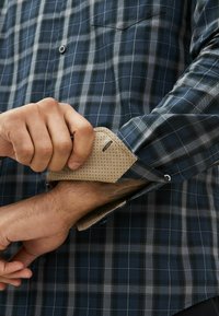 Next EASY OXFORD - Camisa - navy blue tartan