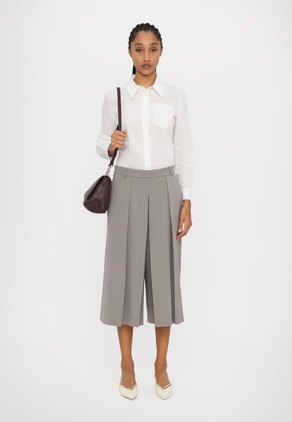 MALIAS - Shorts - mole2