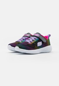 Skechers Performance GO RUN 600 SHIMMER SPEEDER UNISEX - Sapatos para corrida em estrada - black/multicolor