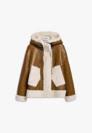 Brązowa skórzana kurtka z kremowym futerkiem, kapturem, kieszeniami z przodu i mankietami, z przodu zasznurowana i zapinana na zamek.