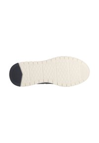 Semelle de chaussure avec une surface texturée ; caoutchouc gris foncé au talon, semelle intermédiaire en EVA blanche contrastante, avec des rainures pour l'adhérence.