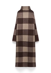 Cappotto oversize a scacchi marrone e beige, colletto alto, maniche lunghe, realizzato in tessuto morbido, con un motivo geometrico.